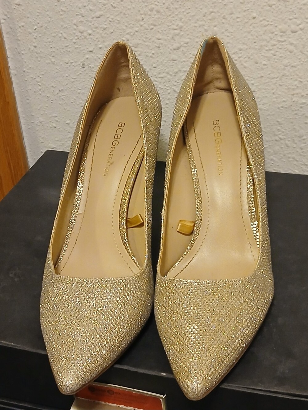 BCBGeneration Gold Glitter Pointed Toe Stiletto Pumps Heels Size 8M / EU 38